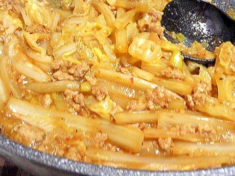 白菜と鶏挽き肉を入れた辛味噌炒め